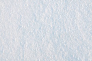 Temiz ve yeni yağmış kar. Batan güneşle aydınlandı. Kış arkaplanı, doku.