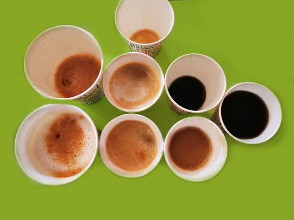 Nastavení Kávovaru Ochutnávka Kávy Její Síla Různé Kávové Nápoje Zeleném — Stock fotografie