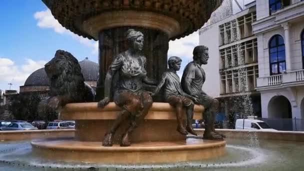 Македония Скопье Июня 2020 Года Большой Фонтан Городе Статуя Женщины — стоковое видео