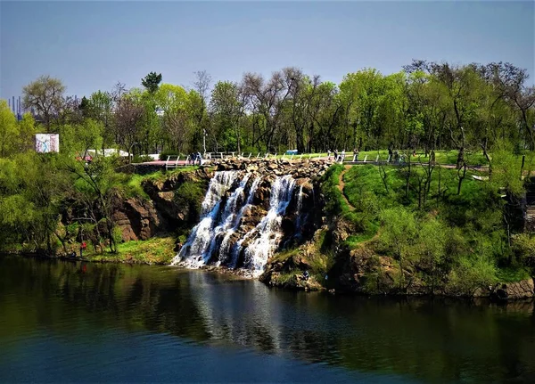 Cascada Artificial Ciudad Monumento Ciudad Dnepr Summer Tiempo Paseo Marítimo — Foto de Stock