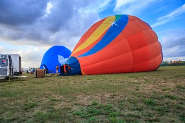 Bonita Springs, Florida - 16 Nisan 2022: Güney Batı Florida Balon Festivali, Bonita Springs 'te gün batımında.