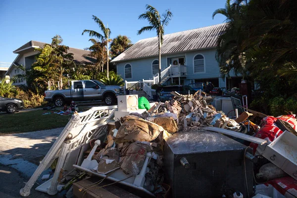 Naples Florida Usa September 2022 News Trümmer Mit Persönlichen Gegenständen — Stockfoto
