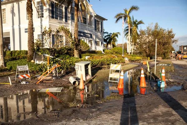Naples Florida Usa September 2022 News Trümmer Mit Persönlichen Gegenständen lizenzfreie Stockbilder