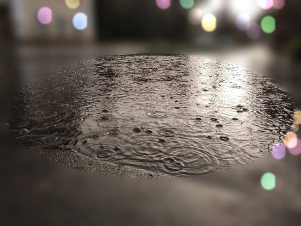 Regn Droppar Gatan — Stockfoto