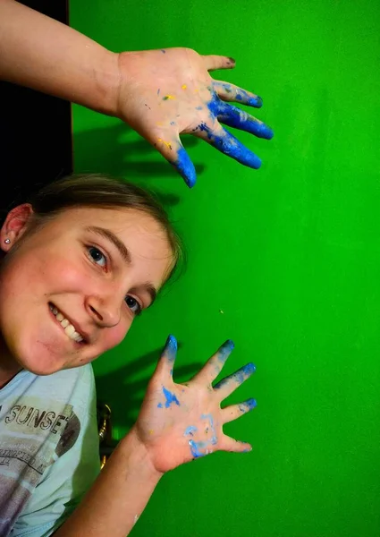 Niño Con Cara Pintada Niño Con Una Sonrisa — Foto de Stock