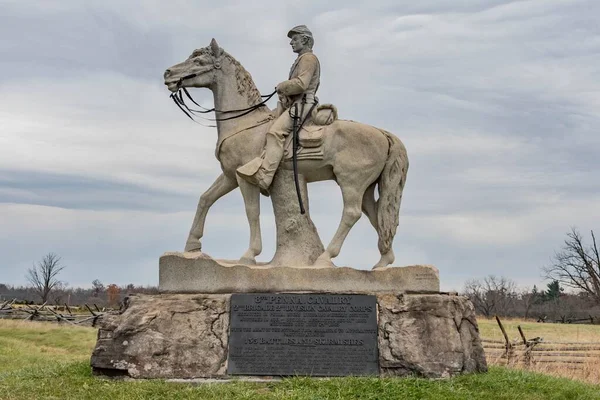 美国宾夕法尼亚州葛底斯堡国家军事公园宾夕法尼亚骑兵团第八炮兵连纪念碑 — 图库照片
