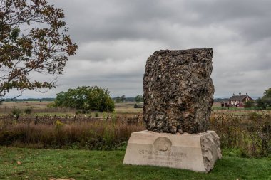 20. Massachusetts Piyade Anıtı Bulutlu Sonbahar Günü, Gettysburg Ulusal Askeri Parkı, Pennsylvania, ABD