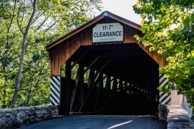 Pomeroy Akademi Köprüsü, Juniata County, Pennsylvania. Pennsylvania 'daki En Uzun Kapaklı Köprü.