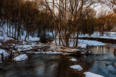 Codorus Creek boyunca Golden Hour, York County, Pennsylvania, ABD
