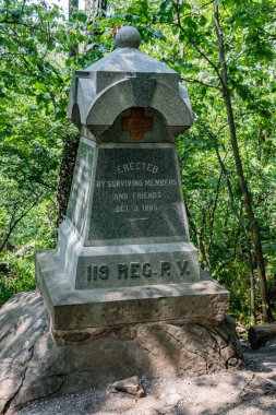 Pennsylvania Gönüllü Alayı 'nın 119. Anıtı, Büyük Yuvarlak Top, Gettysburg Ulusal Askeri Parkı, Pennsylvania, ABD
