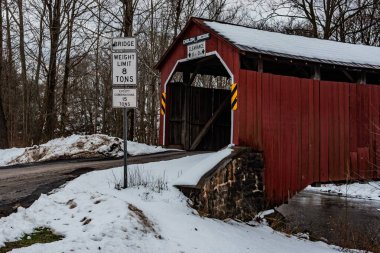 Enslow Covered Bridge Over Sherman Creek, Perry County, Pennsylvania, ABD