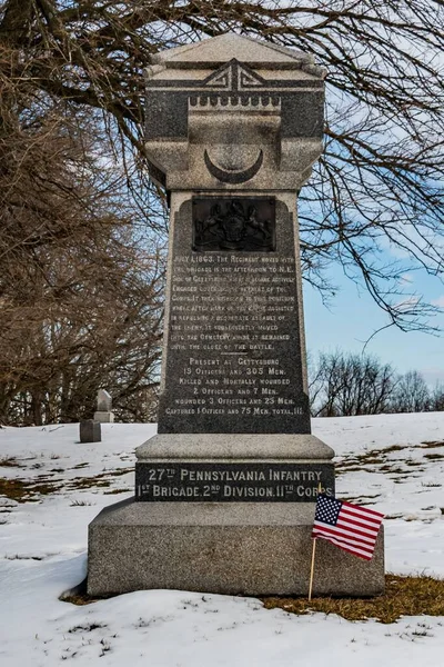 美国宾夕法尼亚州葛底斯堡国家军事公园东坟场山冬季第27届宾夕法尼亚步兵纪念碑 — 图库照片