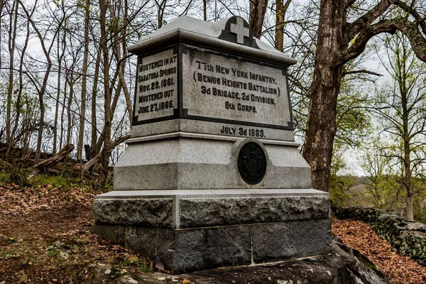 美国宾夕法尼亚州葛底斯堡国家军事公园Powers Hill第77个纽约步兵纪念碑 — 图库照片