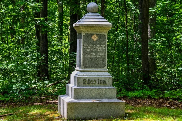 美国宾夕法尼亚葛底斯堡国家军事公园 罗斯伍兹 印第安纳志愿军第20团纪念碑照片 — 图库照片