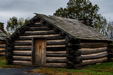 Devrimci Savaş Kulübesi Bir Sonbahar Günü, Valley Forge Ulusal Tarih Parkı, Pennsylvania, ABD