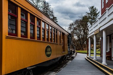 NCRR treni Hanover Junction İstasyonunda durdu, Heritage Rail Trail County Park, Pennsylvania, ABD