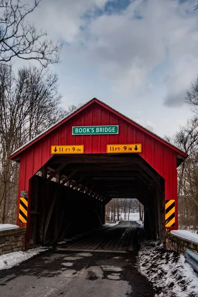 Books (Kaufman) Kapalı Köprü Bir Kar Fırtınasından Sonra, Perry County, Pennsylvania, ABD