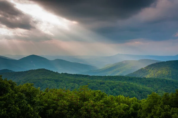 Appalachian Mountain Sunbeams Shenandoah National Park Virginia Verenigde Staten — Stockfoto