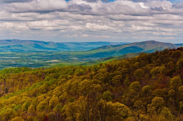 Shenandoah Vadisi manzarası Appalachian Patikası, Shenandoah Ulusal Parkı, Virginia, ABD