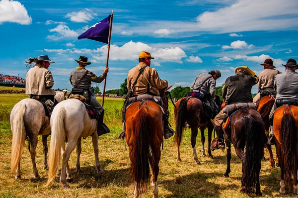 Confederate Cavalry Bonnie Blue Flag Ready Battle Gettysburg 150Th Reenactment — Stock Photo, Image