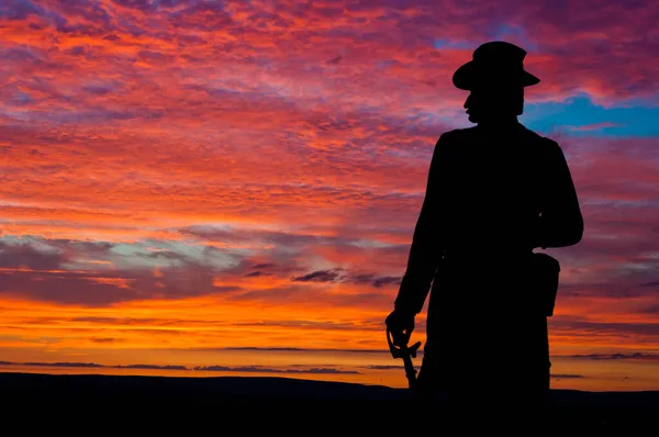 ペンシルベニア州ゲティスバーグ国立軍事公園 リトルラウンドトップの日没時のグーバーナーケンブルウォーレン記念碑の写真米国 — ストック写真