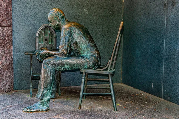 Estatua Del Hombre Escuchando Radio Franklin Delano Roosevelt Memorial Washington — Foto de Stock