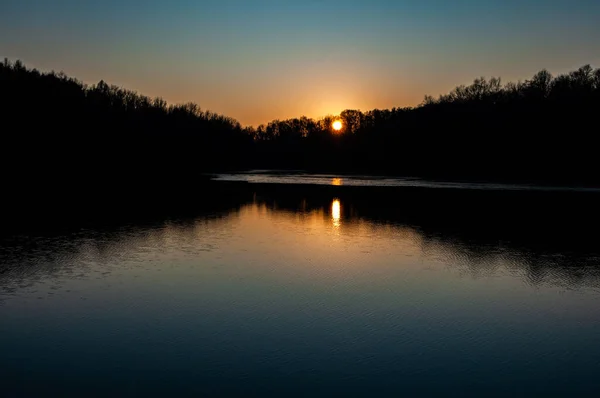 ペンシルバニア州コーデュス州立公園の冬の夕日の写真 — ストック写真