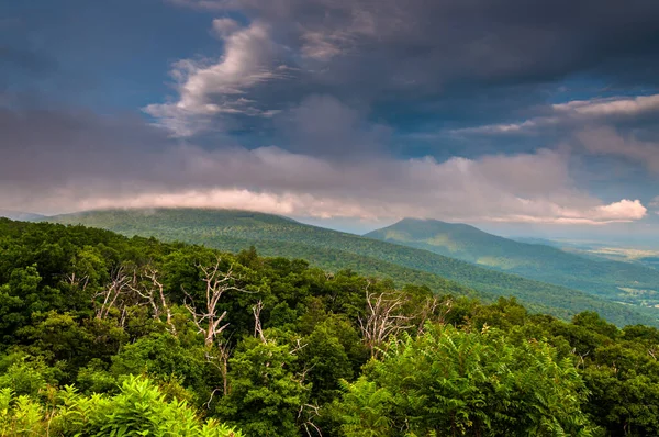 Appalachians, Shenandoah Ulusal Parkı, Virginia, ABD 'de Fırtına Bulutları