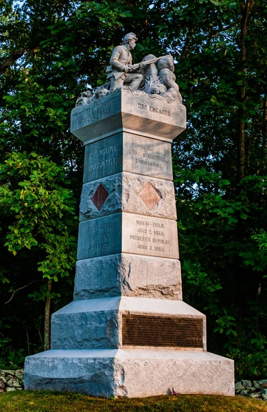 美国宾夕法尼亚州葛底斯堡国家军事公园日落镇第17缅因州志愿军团纪念碑 — 图库照片