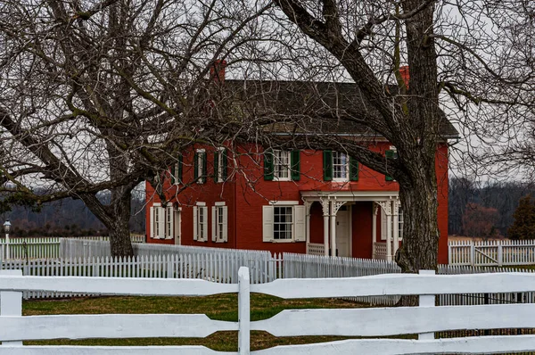Soğuk ve Yağmurlu bir Mart gününde Sherfy House 'un fotoğrafı, Gettysburg Ulusal Askeri Parkı, Pennsylvania, ABD