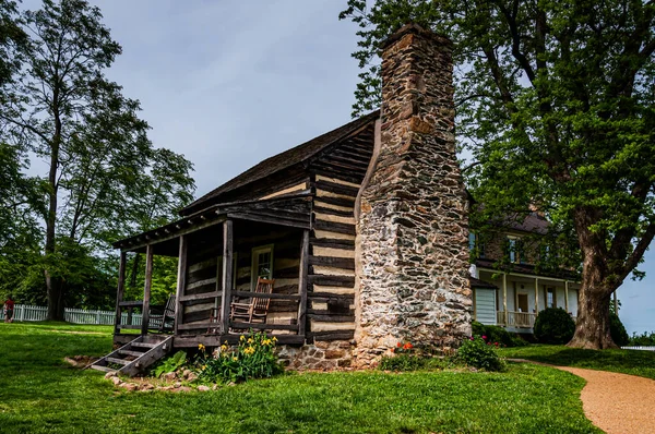 Photo Rustic Log Cabin Sky Meadows State Park Virginia — стокове фото