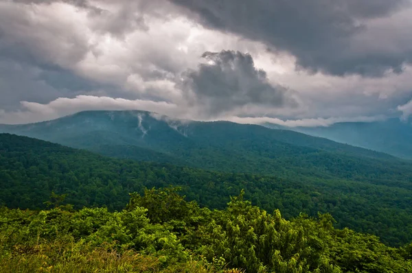 Foto Van Storm Clouds Appalachian Mountains Shenandoah National Park Virginia — Stockfoto