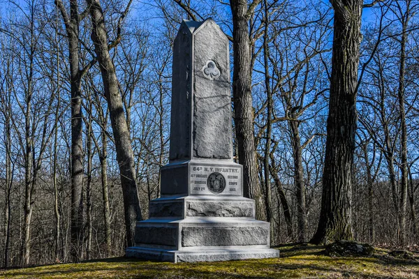 第64届纽约步兵纪念碑位于美国葛底斯堡国家军事公园玫瑰森林 — 图库照片