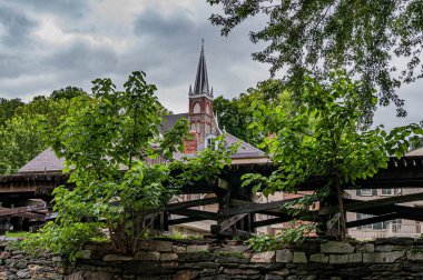 Saint Peters and Elevated Railroad Tracks, Harpers Ferry, West Virginia, USA