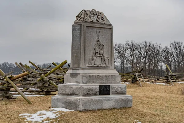 美国宾夕法尼亚州葛底斯堡国家军事公园宾夕法尼亚第150号步兵纪念碑 — 图库照片