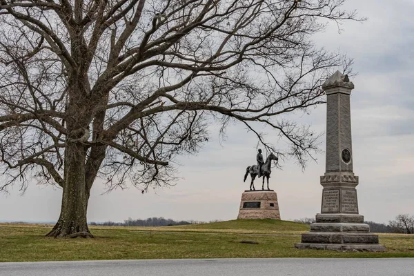 美国宾夕法尼亚Gettysburg Natio Al军事公园第39届纽约步兵和Meades将军纪念碑 — 图库照片