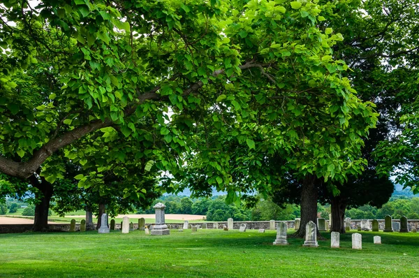 夏の午後のママ墓地 アンティータム国立戦場 メリーランド州 アメリカ シャープスバーグ メリーランド州 — ストック写真