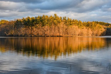 Kış ortası Günbatımı Williams Gölü, York County Pennsylvania, ABD, Pennsylvania
