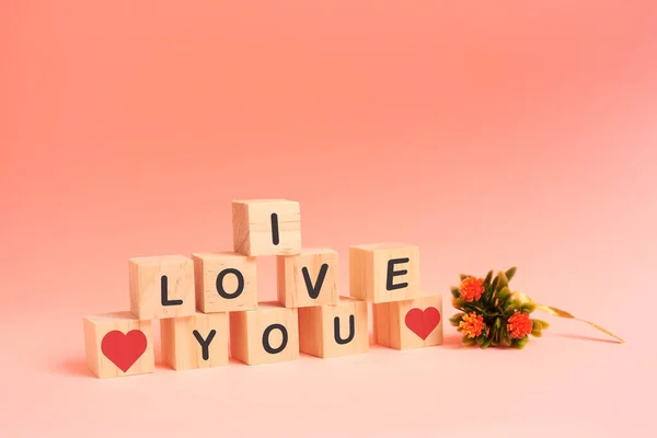Stacked Wooden Blocks Forming Word Love You Bouquet Flowers Symbol — Stockfoto