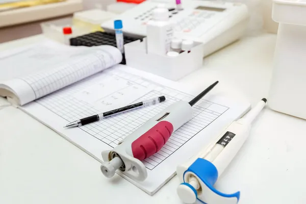 Equipamento para recolha de amostras de sangue em laboratório — Fotografia de Stock
