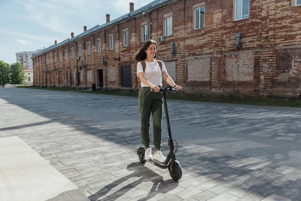 Scooter Eléctrico Como Alternativa Coche Para Moverse Por Ciudad —  Fotos de Stock