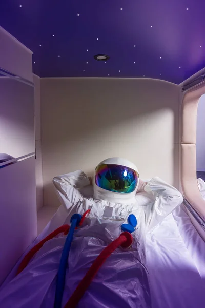 Astronaut Lives Capsule Hotel Looks Spaceship Design — Stockfoto