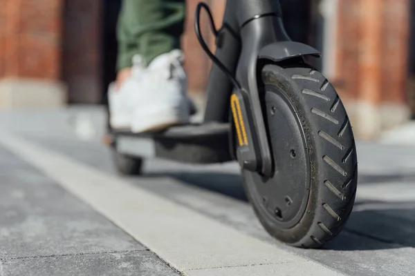 Scooter Eléctrico Como Alternativa Coche Para Moverse Por Ciudad —  Fotos de Stock