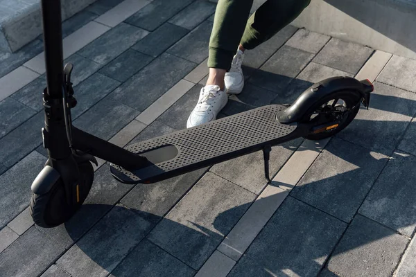 Scooter Eléctrico Como Alternativa Coche Para Moverse Por Ciudad —  Fotos de Stock