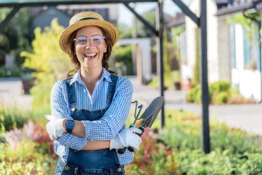 Bahçecilik ve çiçekçilik doğaya daha yakın olmak için bir hobi.
