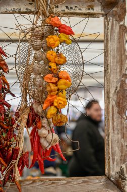 Roma pazarında kurutulmuş biber ve habaneros..