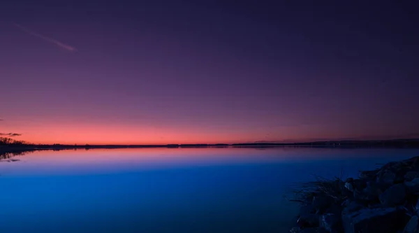 Wonderful Magenta Blue Sky Blue Hour Evening Sunset Large Lake — Fotografia de Stock