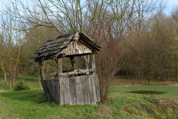 Old Draw Well Half Ruined Roof Lonjsko Polje National Park — Zdjęcie stockowe