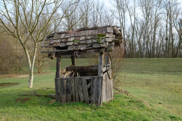 Stará Remíza Polorozpadlou Střechou Národním Parku Lonjsko Polje Chorvatsku — Stock fotografie