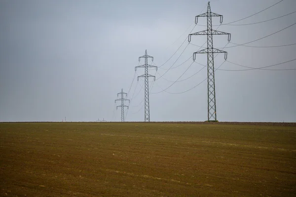 High Voltage Line Runs Bald Field Gray Clouds Fog Reinforce —  Fotos de Stock